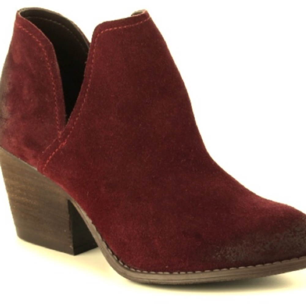 Brand new Steve Madden burgundy velvet bootie sz 7